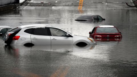 Se han realizado más de 1,000 rescates en Kentucky desde que comenzaron las inundaciones