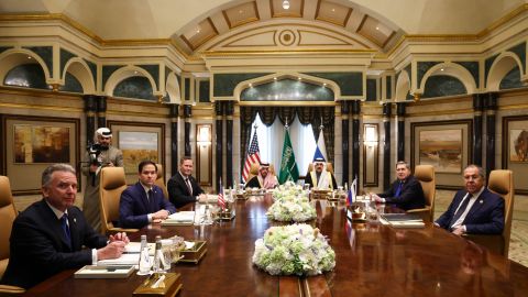 Rusia y EE.UU. acuerdan normalizar relaciones diplomáticas, nombrar embajadores para poner fin a la guerra en Ucrania