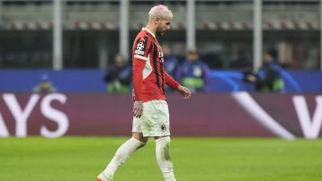 AC Milan's Theo Hernandez leaves the pitch after being sent off by Referee Szymon Marciniak of Poland after his second yellow card during Champions League, playoff second leg soccer match between AC Milan and Feyenoord, at the San Siro stadium in Milan, Italy, Tuesday, Feb.18, 2025. (AP Photo/Luca Bruno)