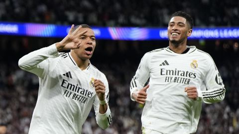 Real Madrid's Kylian Mbappe celebrates with Real Madrid's Jude Bellingham, right, after scoring his sides third goal during the Champions League playoff second leg soccer match between Real Madrid and Manchester City at the Santiago Bernabeu Stadium in Madrid, Spain, Wednesday, Feb. 19, 2025. (AP Photo/Manu Fernandez)