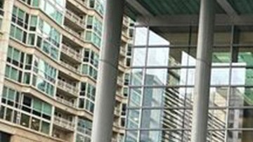 Personas se reunieron frente a la Corte de Distrito en Seattle.