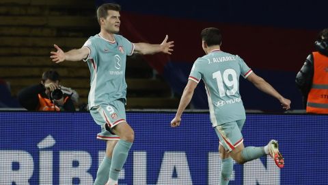 Alexander Sorloth celebra el tanto de último minuto con el que el Atlético de madrid le empató al FC Barcelona.