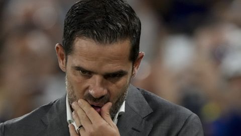 Coach Fernando Gago of Argentina's Boca Juniors reacts during a Copa Libertadores soccer match against Peru's Alianza Lima at La Bombonera stadium in Buenos Aires, Argentina, Tuesday, Feb. 25, 2025. (AP Photo/Gustavo Garello)