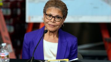 Los Angeles Mayor Karen Bass listens as President Donald Trump participates in a briefing in the Pacific Palisades neighborhood affected by recent wildfires in Los Angeles, Friday, Jan. 24, 2025. (AP Photo/Mark Schiefelbein)