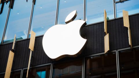 Los planes de inversión de Apple ocurren en medio de un complejo panorama de tarifas por parte de la administración Trump