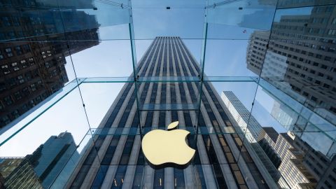 Apple anuncia inversión millonaria en Estados Unidos y creación de empleos