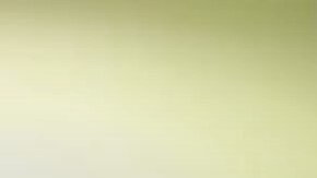 Alcaldesa Karen Bass anuncia los centros de apoyo para los trabajadores víctimas de los incendios.