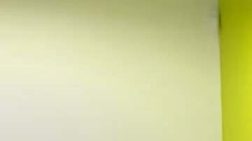 Alcaldesa Karen Bass anuncia los centros de apoyo para los trabajadores víctimas de los incendios.