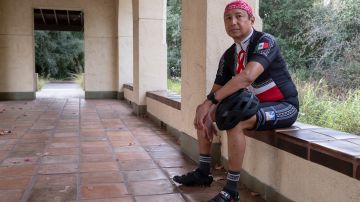 Efrén Jiménez ha recaudado cerca de $100,000 para AIDS/LifeCycle.