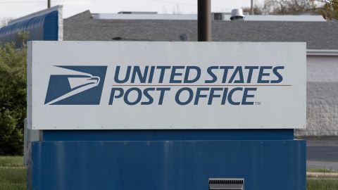 El director general del USPS deja su puesto tras casi cinco años