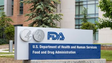 Renuncia del jefe de alimentos de la FDA por despidos masivos: detalles en el informe