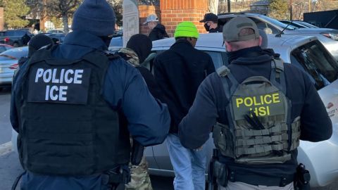 ICE arresta a más de 100 miembros de pandilla Tren de Aragua durante redada en Colorado
