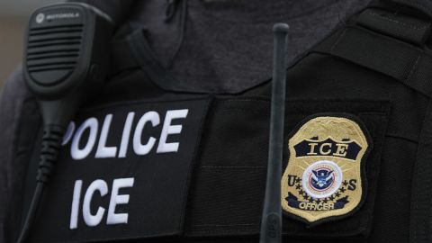 Agente del Servicio de Inmigración y Control de Aduanas de Estados Unidos