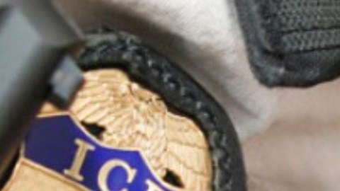 ICE suspendió la regla que impedía redadas en "lugares sensibles".