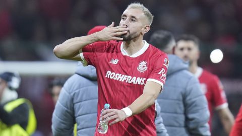 Héctor Herrera defiendo los colores de los Diablos Rojos del Toluca.