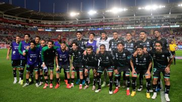 Aguascalientes, Aguascalientes, 7 de febrero de 2025. Foto de equipo de Santos, durante el partido correspondiente a la jornada 6 del torneo Clausura 2025 de la Liga BBVA MX, entre los Rayos del Necaxa y los Guerreros de Santos Laguna, realizado en el estadio Victoria. Foto: Imago7/ Pablo Ramírez