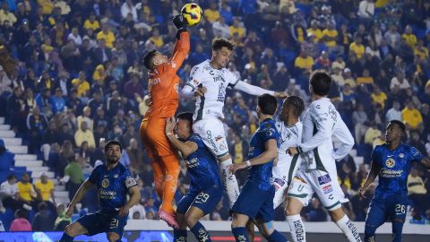 Ciudad de México, 19 de febrero de 2025. Ángel Malagón, durante el partido correspondiente a la jornada 9 del torneo Clausura 2025 de la Liga BBVA MX, entre las Águilas del América y los Esmeraldas del León, realizado en el estadio Ciudad de los Deportes. Foto: Imago7/ Sebastián Laureano Miranda