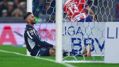 Sergio Ramos durante su debut en la Liga MX.