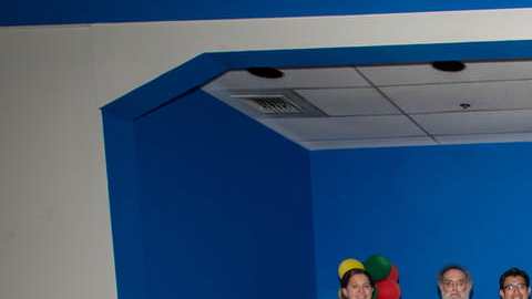 Los participantes en la reunión de líderes legislativos californianos con activistas comunitarios de Los Ángeles / Atención Robert Rivas