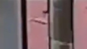 Joven abandona a bebé