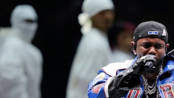 Kendrick Lamar se presenta durante el espectáculo de medio tiempo del Super Bowl 59 de la NFL, en el partido entre los Kansas City Chiefs y los Philadelphia Eagles, el domingo 9 de febrero de 2025, en Nueva Orleans. 