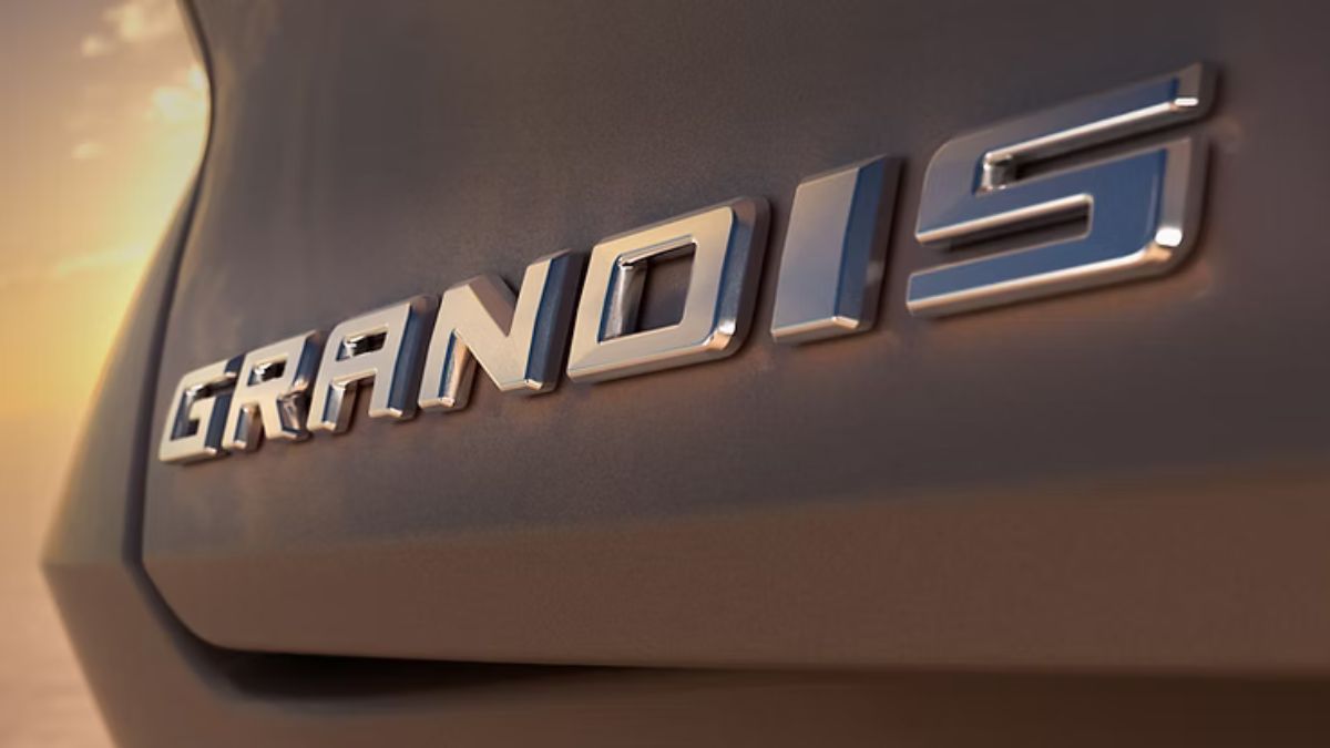 Mitsubishi Grandis regresa como SUV híbrido con ADN Renault
