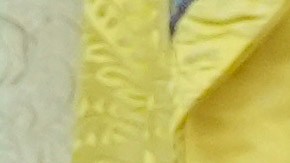 El presidente Donald Trump escucha a Elon Musk, acompañado por su hijo, hablar a la prensa en la Oficina Oval.