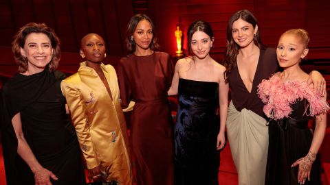 Fernanda Torres, Cynthia Erivo, Zoe Saldaña, Mikey Madison, Monica Barbaro y Ariana Grande en la cena de los nominados a la 97ª edición de los Premios Óscar.