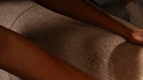 Conan O’Brien tumbado sobre la alfombra roja antes de que se desenrollara este miércoles.