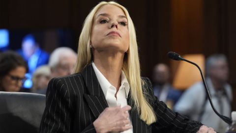 Pam Bondi, nueva fiscal general