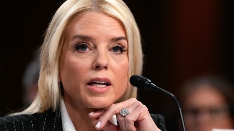 Pam Bondi fue confirmada por el Senado para el cargo de fiscal general de Estados Unidos.