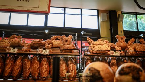 Panaderías en EE.UU. enfrentan desafíos por alza en los precios de los huevos