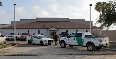 UFW acusa que más de 40 personas fueron deportadas a México sin comparecer ante un juez de inmigración.