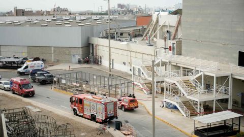Se desploma techo en centro comercial en Perú