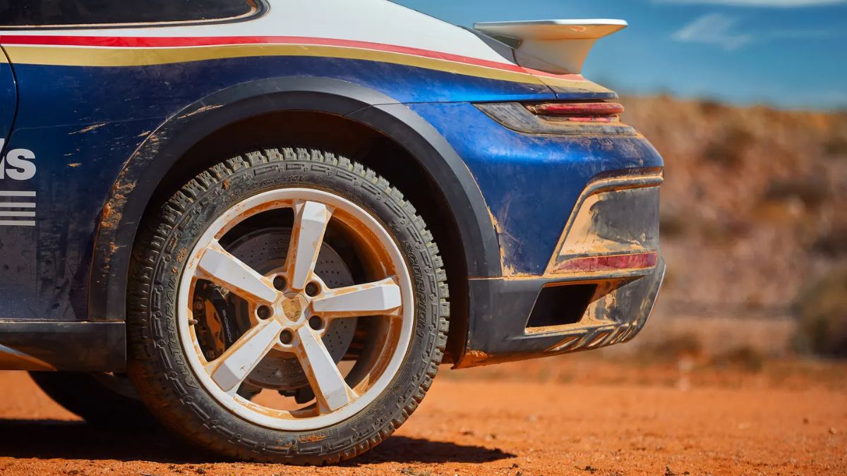 Porsche prepara un 911 Dakar híbrido para 2025