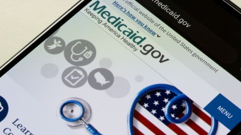 Republicanos consideran recortar Medicaid