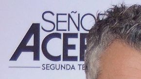Izquierda: Diego Soldano en la fiesta para celebrar el estreno del primer capítulo de la telenovela "Señora Acero 2" (Telemundo)/México, 22 de septiembre 2015.. Derecha: Rey Grupero y su novia Isabel Castro en la alfombra roja de la celebración del octavo Aniversario de Fusiones Soy Grupero, programa de televisión dedicado a la música regional mexicana/México, 1 de diciembre 2021.