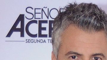 Izquierda: Diego Soldano en la fiesta para celebrar el estreno del primer capítulo de la telenovela "Señora Acero 2" (Telemundo)/México, 22 de septiembre 2015.. Derecha: Rey Grupero y su novia Isabel Castro en la alfombra roja de la celebración del octavo Aniversario de Fusiones Soy Grupero, programa de televisión dedicado a la música regional mexicana/México, 1 de diciembre 2021.