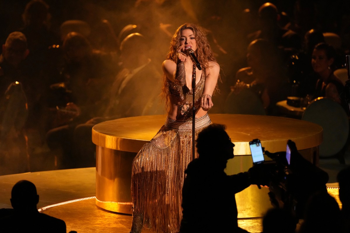 ¡Shakira brilla en su esperado regreso a los Grammy 2025! - La Opinión