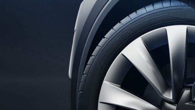 Una llanta del Tesla Model Y