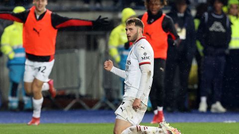 Empoli (Italy), 08/02/2025.- AC Milans midfielder Santiago Gimenez celebrates after scoring a goal in the Italian Serie A soccer match between Empoli FC and AC Milan at Carlo Castellani Stadium in Empoli, Italy, 08 February 2025. (Italia) EFE/EPA/CLAUDIO GIOVANNINI