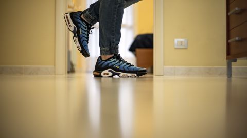 Llevar tus zapatillas en casa puede ser una buena forma de motivarte y sentirte cómodo en cada paso.
