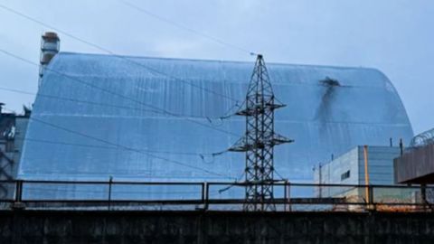 El dron se estrelló contra el escudo exterior que recubre el sarcófago de protección del reactor nuclear dañado de Chernóbil.