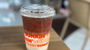 El Shakin' Espresso consiste en una bebida helada, artesanal, que combina un intenso café espresso con azúcar morena y leche de avena.