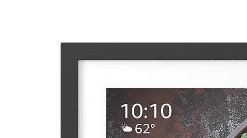 La Echo Show 21 cuenta con un panel táctil que se integra al ecosistema de Alexa