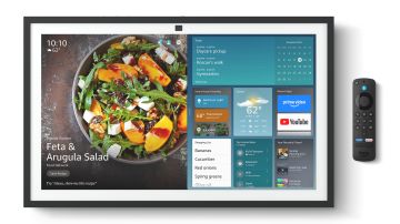 La Echo Show 21 cuenta con un panel táctil que se integra al ecosistema de Alexa