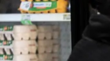 Los huevos son cada vez más caros y hay cada vez menos en los supermercados