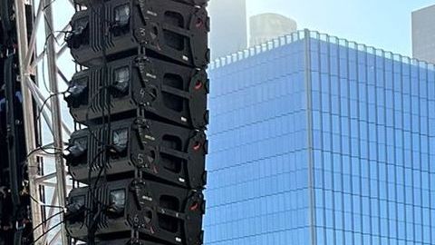 El músico Sotero Valentín Salgado se inspira para componer una canción sobre las contribuciones de los inmigrantes.