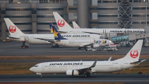 Avión de Japan Airlines choca en tierra contra nave de Delta Air Lines en Seattle