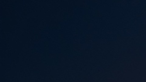 Si tienes la oportunidad de ver olas bioluminescentes, disfrútalo en vivo y olvídate de las cámaras, porque es probable que no capten el efecto.